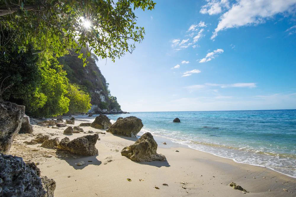 Pantai Batu Putih Alor