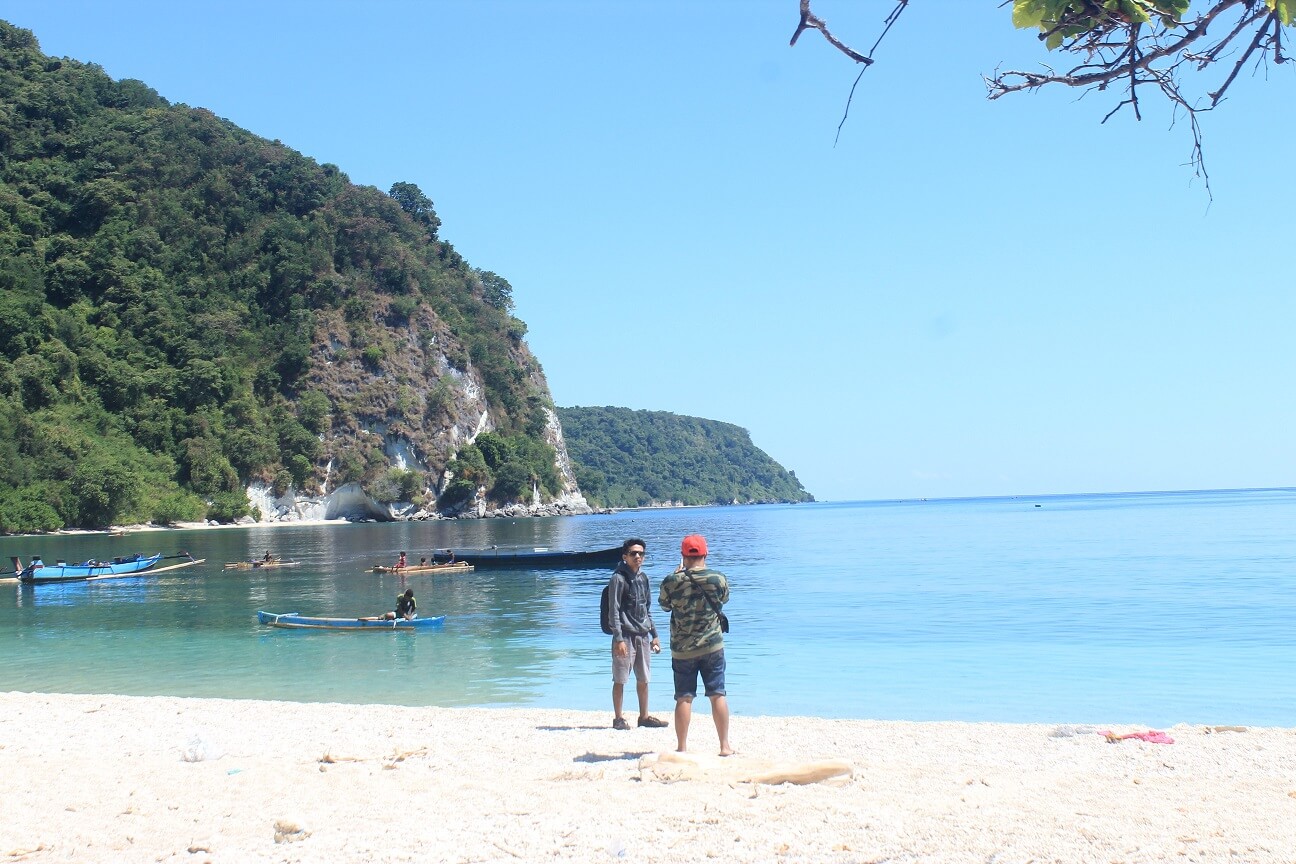 Pantai Pasir Putih Alor